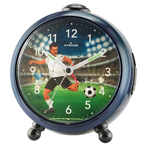 ATRIUM Kinderwecker Jungen Scorer Fußballer Stadion Dunkelblau Grün Schwarz Analog Quarz ohne Ticken mit Licht und Snooze A932-5 von Atrium