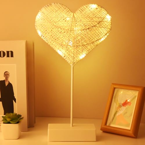 Aubess Herzförmig Tischlampe, Weben Nacht Gewebtes Rattan Tischlampe, Led Nachttischlampe, Nachtlicht Tischlampe, Liebesform Tischlampe FüR Geschenke Zum Valentinstag, Hochzeiten, Kinder, Warmweiß von Aubess