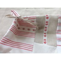 Zauberhaftes Landhaus Monogramm Stoffkörbchen Im Patchwork Look von AubonmarcheBoutique