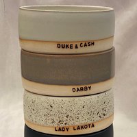 Individuelle Haustier-Schüssel Für Hunde-Teller Personalisierte Handgemachte Keramik Mit Dem Namen Des Haustieres Gestempelt - Made To Order von AudreyJeanCeramics