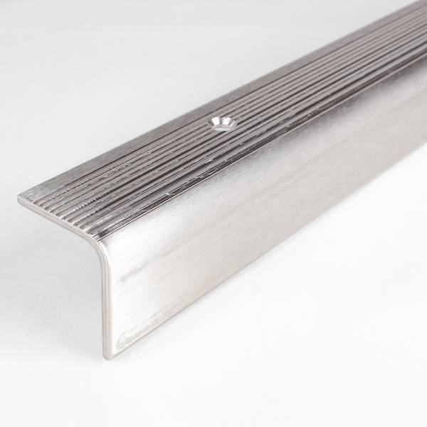 Auer Treppenkanten- & Winkelprofil Danbrook Rutschhemmend R10 DIN 51130 30 x 30 mm Edelstahl von Auer Metallprofile