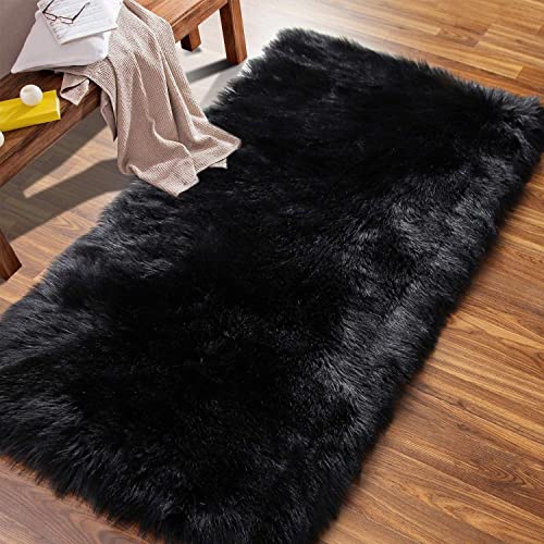 Faux Lammfell Schaffell Teppich Lammfellimitat Teppich Teppiche Teenager Zimmer Schlafzimmer Teppich für Wohnzimmer Schwarz 31.4 x 70.8 inch von AUFELL