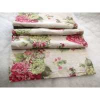 Tischläufer Aus Reinem Leinen Mit Blumen von Augenblickchen