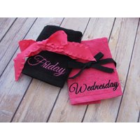 Tage Der Woche Schminkhandtücher 7Er Set Rosa Oder Schwarz Waschlappen Made Just For You By August Ave Towels von AugustAve