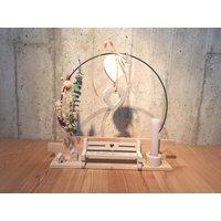 Bank Mit Kerzenständer Und Metallring/3D-Druck/Set/Flowerhoop/Frühling/Lieblingsplatz/Fensterdeko/Handmade/ Trockenblumen/Wohndeko/Beton von AundNDesign