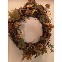 Herbstkranz. Getrocknete Weinrebe Mit Blättern, Beeren, & Squish Herbstkranz. Getrocknete Weinrebe Mit Blättern, Beeren, & Squish von AuntBsCottage