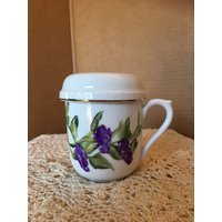 Tee Tasse. Porzellan, Handgemalt. One Stroke Style.sieb Und Deckel Mit Goldrand von AuntBsCottage