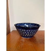 Art. 974 - Charmante Handarbeit Dunkelblaue Obstschale Im Pfauenaugen-stil Art. 974 - Charmante Handarbeit Dunkelblaue Obstschale Im Pfauenaugen-stil von AuntieMagpiesVintage