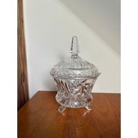 Art. 702 - Kristall-Bonboniere Mit Schleuderstern Und Kantigem Schliff Eleganz Verschieden Schliffen von AuntieMagpiesVintage