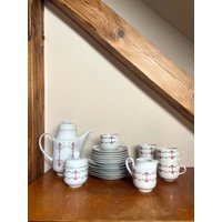 Art. 227 - Porzellan-Service Colditz Porzellan Muster Weiß/Weinrot von AuntieMagpiesVintage