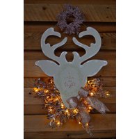 Weihnachtlicher Rentierkranz Aus Holz Mit Funkelnder Schleife Und Lichtern von AupetitMarket