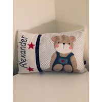 Personalisiertes Kissen „Bärchen" Jungen 40 X25 cm Weiss Namenskissengeschenk Zur Geburtgeschenk Taufe Personalisiertes Kissen „Bärchen" Jungen 40 X25 cm Weiss Namenskissengeschenk Zur Geburtgeschenk Taufe von AureaArtisShop