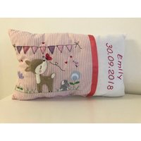 Personalisiertes Kissen Reh Schmetterling Wimpel Mädchen 40 X25 cm Rosa Namenskissengeschenk Zur Geburtgeschenk Taufe Personalisiertes Kissen Reh Schmetterling Wimpel Mädchen 40 X25 cm Rosa Namenskissengeschenk Zur Geburtgeschenk Taufe von AureaArtisShop