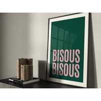 Bisous French Kiss Kunstdruck Kisses Smaragdgrünes Dekor Dunkelgrüne Wandkunst Pinke Wandkunst, Schlafzimmer Über Bett von Aureous