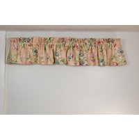 Set Aus Zwei Vintage Borkenschals; Rosa Blumen 47 "x 11, 5" Und 49 "x 12" Super Zustand." von AussieMagic