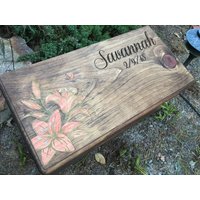 Wunderschöne Lilien-Andenken-Truhe von AutryDesigns