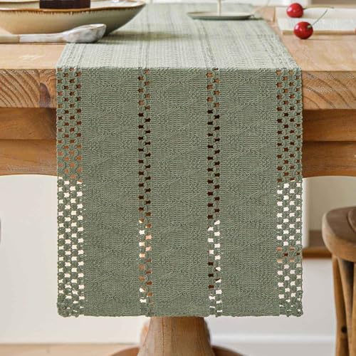 Avalune Tischläufer Salbeigrün Boho Tisch Läufer Modern Bauernhaus Klein Schmal Tischdecke Dekor Makramee Baumwolle Leinen Landhausstil Rustikaler Table Runner für Küche Hochzeit Party 30x180 cm von Avalune