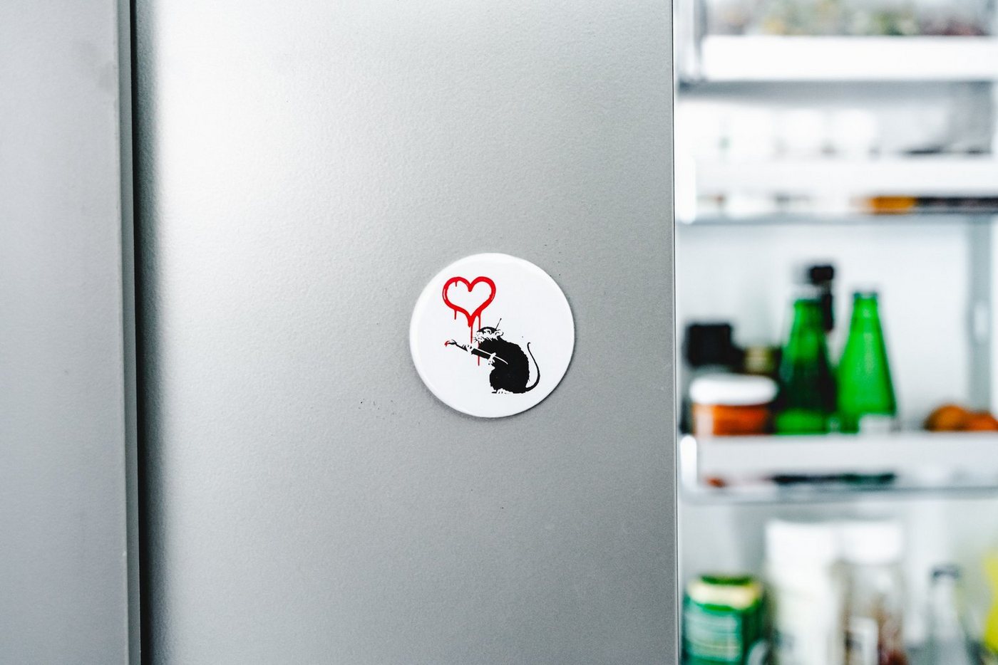 AvantgART Flaschenöffner Magnetisch, Kühlschrank Magnet, Banksy Kunstdruck, Bottle Opener von AvantgART