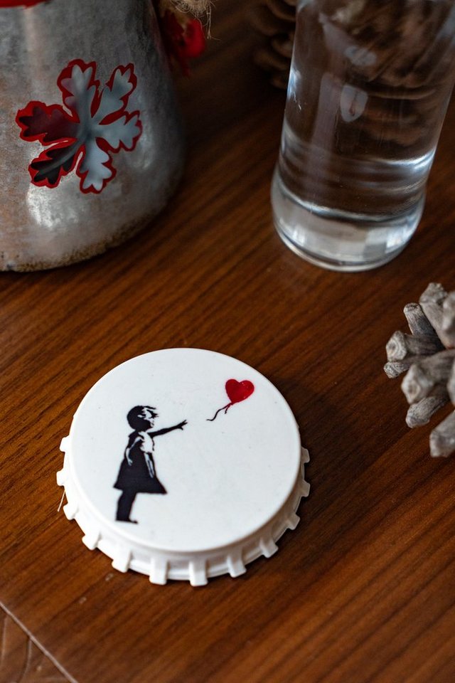 AvantgART Flaschenöffner Magnetisch, Kühlschrank Magnet, Banksy Kunstdruck, Bottle Opener von AvantgART