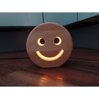 Smiley Holz Deko Led Nachtlicht/Tischlicht, -Emoji - Nachlict- Usb-C von AviationDecoration