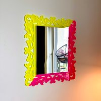 Fluoreszierender Neon Kunstwerk-Spiegel Im Vintage Pop Art Stil | Gelber Acryl Spiegel - Einzigartiger Wohnkultur Akzent von AvionWallDesign