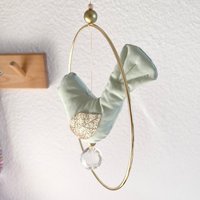 Mini Vogel Mobile Gold Suncatcher Kristall Mintgrün Kinderzimmer Babymobile Deko Grün Sonnenfänger Babyzimmer von Avocadopink