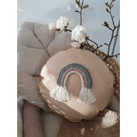 Regenbogen Kissen Boho Rund Grün Beige von Avocadopink