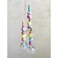 Suncatcher Regenbogen Kristall Sonnenfänger Bunt Pastell Kugeln Prisma Keramikperlen Sonnenkristall Kinderzimmer von Avocadopink