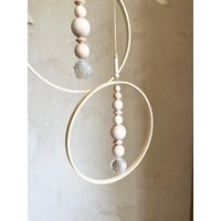 Suncatcher Sonnenfänger Kristall Unisex Naturtöne Mobile Holz Kugeln Prisma Baby Schlicht Kinderzimmer Suncatcher Sonnenfänger Kristall Unisex Naturtöne Mobile Holz Kugeln Prisma Baby Schlicht Kinderzimmer von Avocadopink