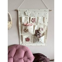 Wandutensilo Regenbogen Boho Bunt Organizer Blumen Flowers Utensilo Bettutensilo Rosa Gepunktet von Avocadopink