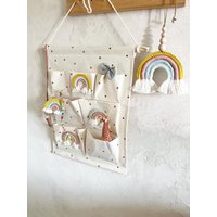 Wandutensilo Regenbogen Boho Bunt Organizer Kinderzimmer Aufbewahrung Spielzeug Hängeutensilo von Avocadopink