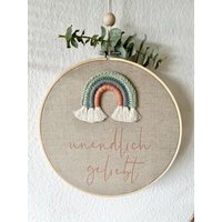 stickrahmen Leinen Personalisierbar Mit Namen Regenbogen Bunt Rot Blau Grün Geschenk Geburt Wanddeko Genderneutral von Avocadopink