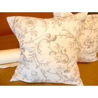 Handgefertigte Kissen in Laura Ashley Ironwork Blättern Grau Handgefertigte Kissen in Laura Ashley Ironwork Blättern Grau von AvonwickStyle