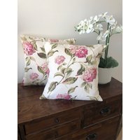 Handgemachtes Wendekissen Laura Ashley Hydrangea Pink Floral Stoff Handgemachtes Wendekissen Laura Ashley Hydrangea Pink Floral Stoff von AvonwickStyle