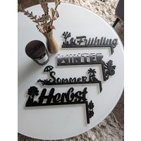 Jahreszeiten Türschild Deko - Frühling, Sommer, Herbst & Winter Holzschilder | Handmade Wandkunst Geschenkidee Jahreszeiten Türschild Deko - Frühling, Sommer, Herbst & Winter Holzschilder | Handmade Wandkunst Geschenkidee von AxtundAmboss