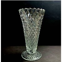 Vintage Diamant Punkt Kristall Fuß Vase von AyCarambaGifts