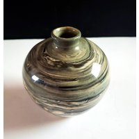 Vintage Signierte Hakeme Marmorierte Swirl Keramik Knospe Vase von AyCarambaGifts