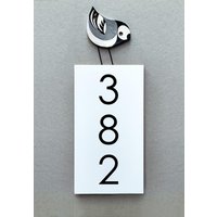Benutzerdefinierte Vertikales Schild Mit Vogel, Vertikale Hausnummern, Keramik Nummernschild, Benutzerdefinierte Veranda Dekor, Nummern Zeichen von AyeBarDesigns