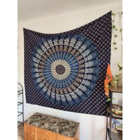 Ayurpark Mandala Wandteppich - Blaues Design Aus Baumwolle, 200x220cm, Handgefertigte Wandkunst Für Wohnzimmer, Schlafzimmer & Yoga Ayurpark Mandala Wandteppich - Blaues Design Aus Baumwolle, 200x220cm, Handgefertigte Wandkunst Für Wohnzimmer, Schlafzimmer & Yoga von ShivaliMandala