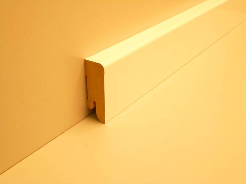 B.S. Bauprogramm Clip-Sockelleiste 250 cm 50 x 18 mm Eiche brillantweiß von B.S. Bauprogramm