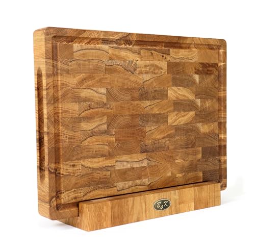 B4K® Schneidebrett mit Ständer aus Eiche Stirnholz 40 × 30 × 4 cm – Massiver Hackblock | Antibakterielles Hirnholzbrett mit Griffen, Saftrille & Silikonfüßen | Perfekt für Küche, Fleisch & BBQ von B4K