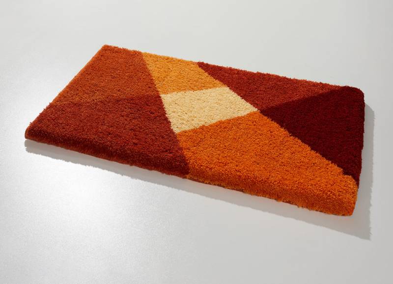 Badvorleger von LineaDue mit rutschhemmender Rückseite, Größe 109 (Hänge-WC-Vorleger, 50/ 50 cm), Terra von BADER