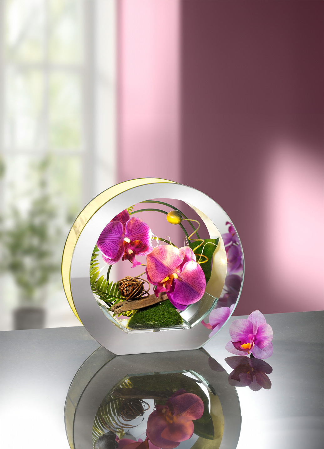 Beleuchtete Orchidee im Glas, Lavendel von BADER