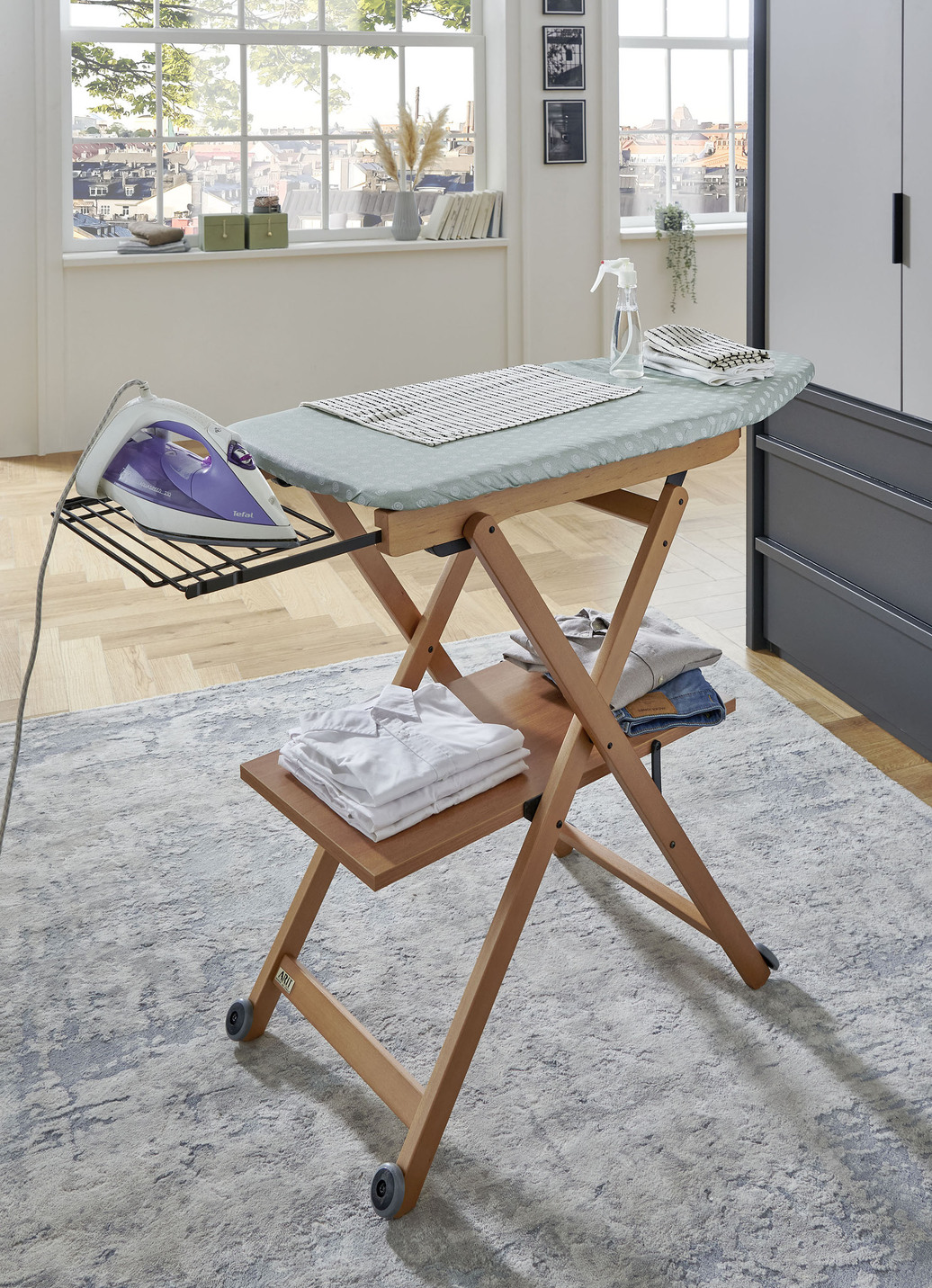 Bügelbrett aus Massivholz, Kirschbaum Bügelbrett aus Massivholz, Kirschbaum von BADER