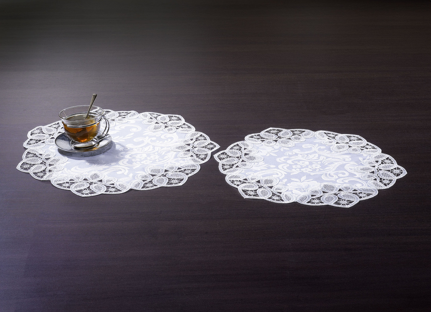 Diese Tisch- und Raumdekoration ist ein echter Blickfang!, Größe 301 (2 Deckchen rund, ø 40 cm), Sekt von Webana