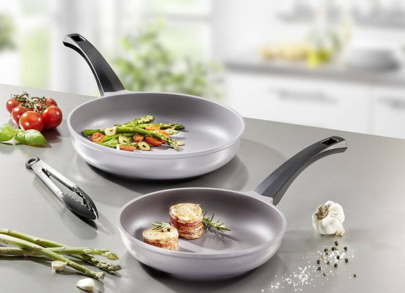 „GSW“ Pfannen-Set „Rainbow“ aus hochwertigem Aluminiumguss, Grau „GSW“ Pfannen-Set „Rainbow“ aus hochwertigem Aluminiumguss, Grau von BADER