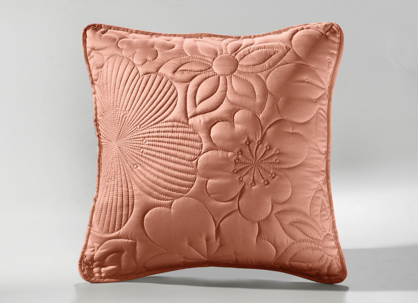 Hervorragend verarbeitete Tagesdecke und passende Kissenbezüge, Größe 920 (2 Kissenbezüge, 40x 40 cm), Altrosa von BADER