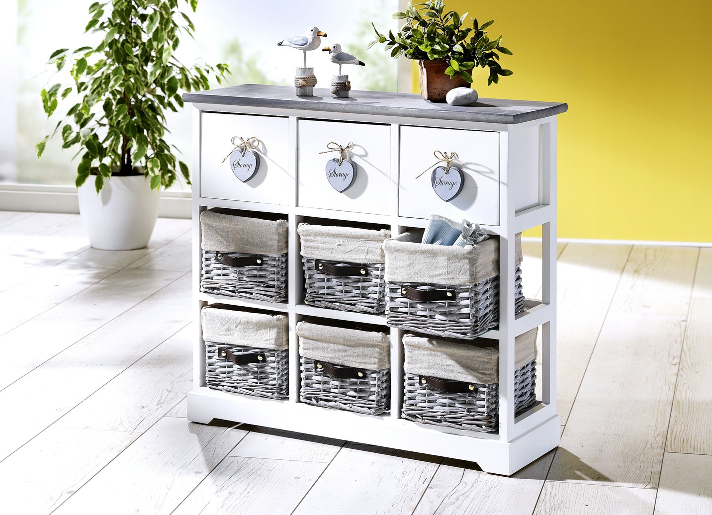 Massivholz Kommode mit Körbe aus Weide, Antik-Creme Massivholz Kommode mit Körbe aus Weide, Antik-Creme von BADER