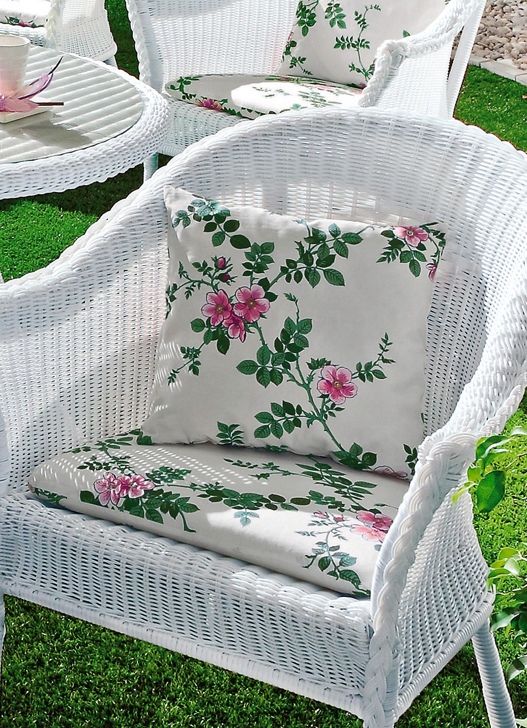 Sitz- und Zierkissen mit Bezug aus reiner Baumwolle, heckenrose, Sitzkissen, 2er-Set, Heckennrose Sitz- und Zierkissen mit Bezug aus reiner Baumwolle, heckenrose, Sitzkissen, 2er-Set, Heckennrose von BADER