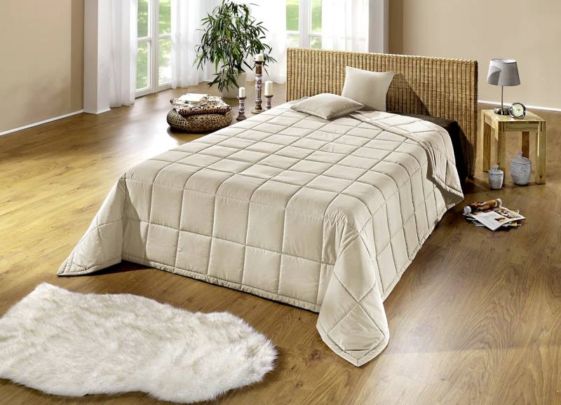 Tagesdecke mit Karo-Steppung und Bandeinfassung, Größe 873 (für Einzelbett, 140x210 cm), Beige von BADER